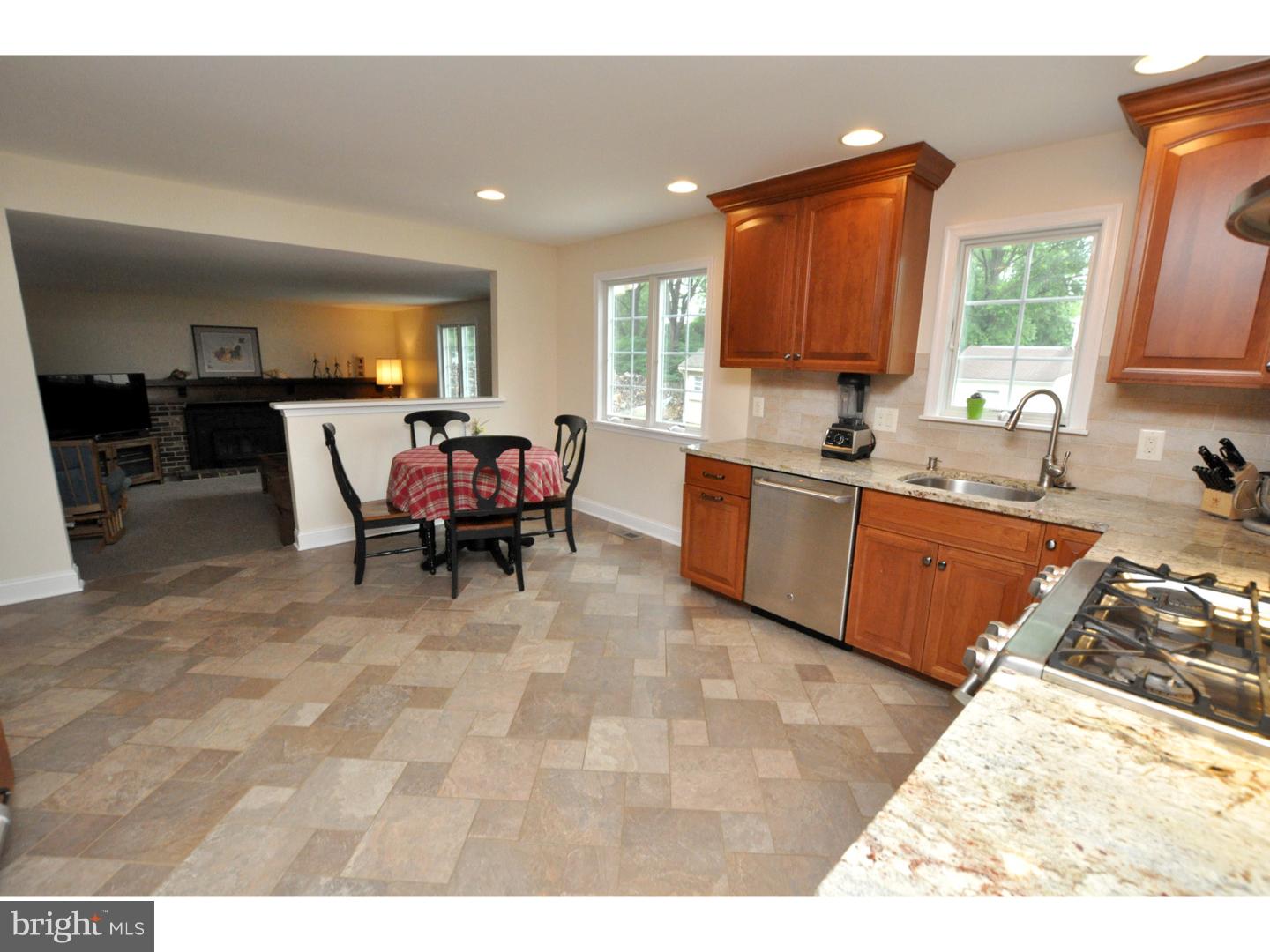 208 Yardley Road Delran, NJ 08075 - Photo 10 of 25