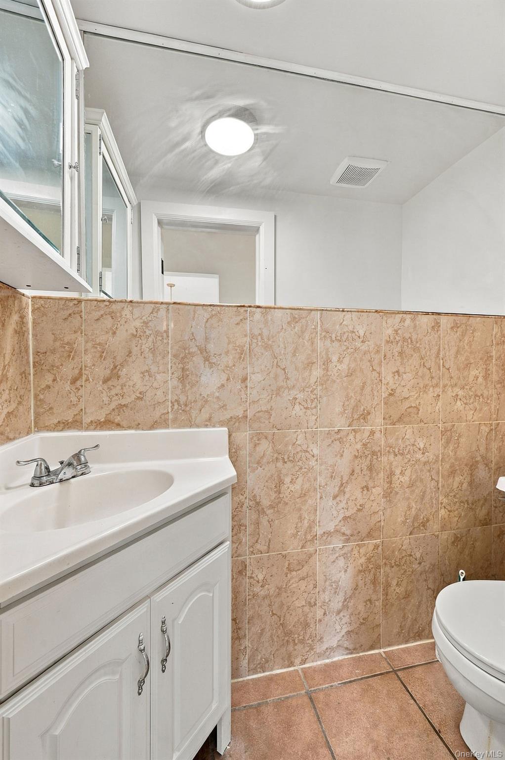 84 Middle Neck Road Roslyn, NY 11576 - Photo 22 of 28 Gallery Image 22