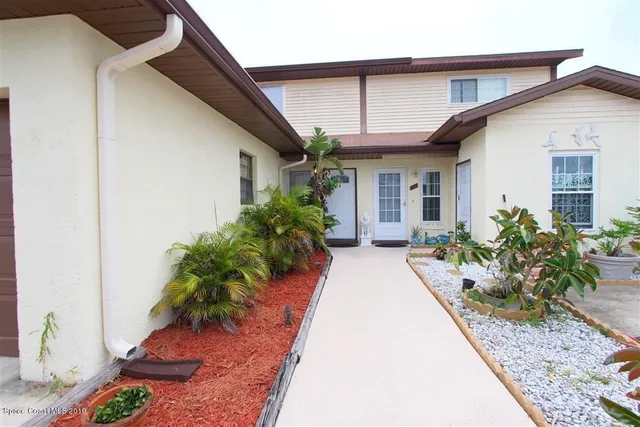 $1,400 | 273 East Towne Place, Titusville, FL 32796