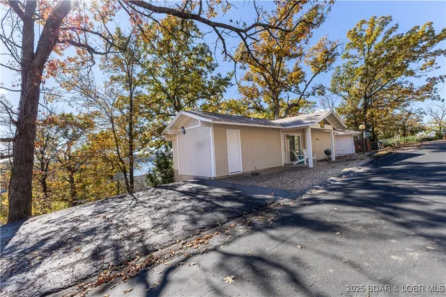 $300,000 | 24 Buoyant Place, Osage Beach, MO 65065