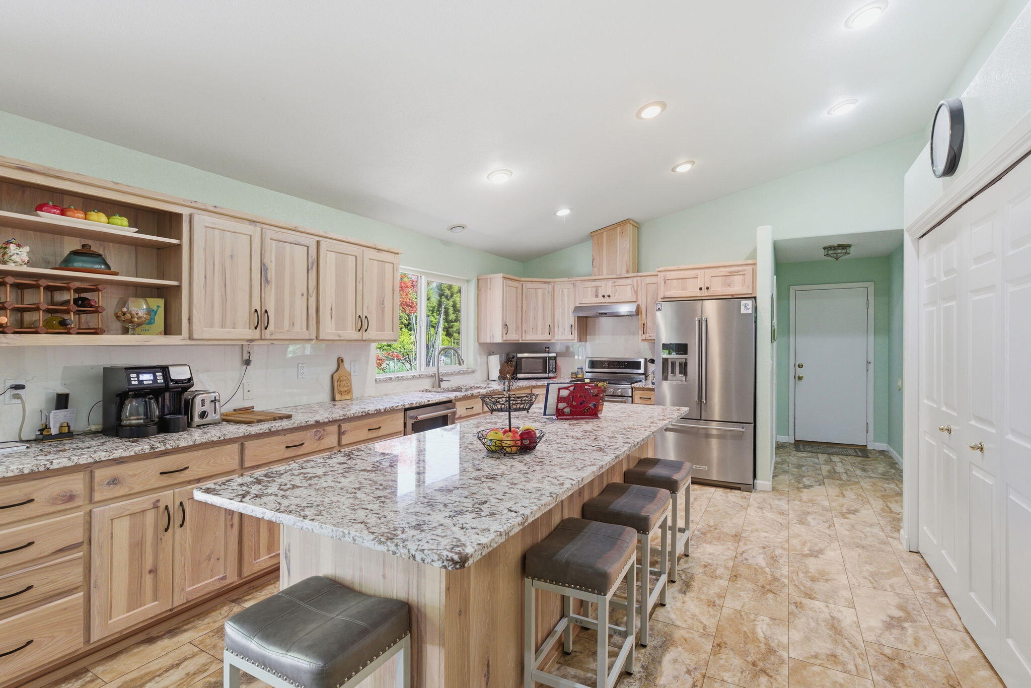 258 Walker Road Grants Pass, OR 97527 - Photo 6 of 42 Gallery Image 6