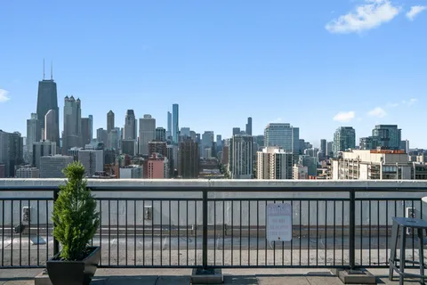$399,500 | 88 West Schiller Street, Unit 904L, Chicago, IL 60610