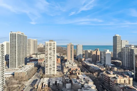 $399,500 | 88 West Schiller Street, Unit 904L, Chicago, IL 60610