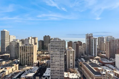 $399,500 | 88 West Schiller Street, Unit 904L, Chicago, IL 60610