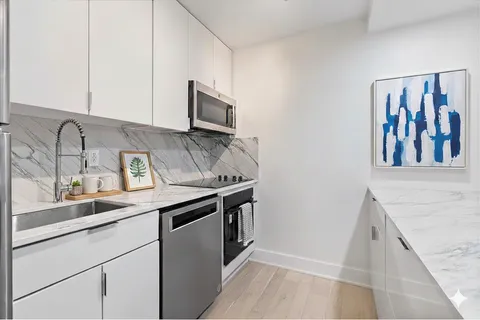 $399,500 | 88 West Schiller Street, Unit 904L, Chicago, IL 60610