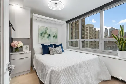 $399,500 | 88 West Schiller Street, Unit 904L, Chicago, IL 60610