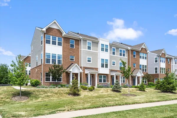 $450,000 | 197 Canterbury Way, Lake Zurich, IL 60047