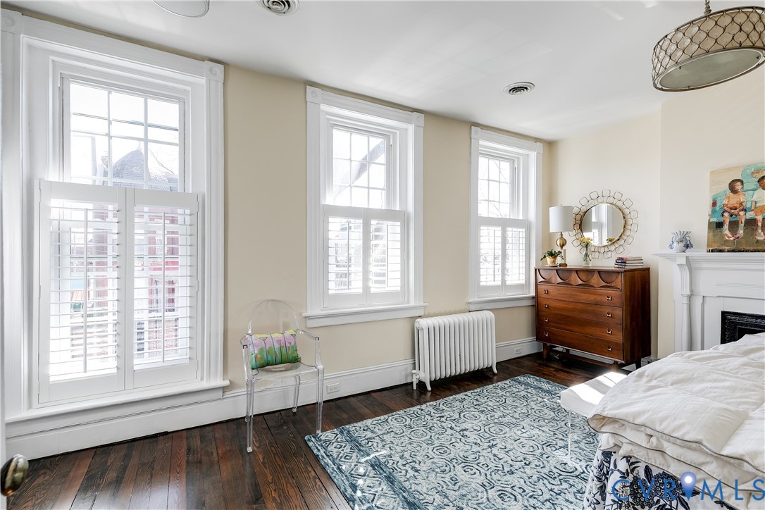 200 Strawberry Street Richmond, VA 23220 - Photo 21 of 36 lots of natural light and plantation shutters