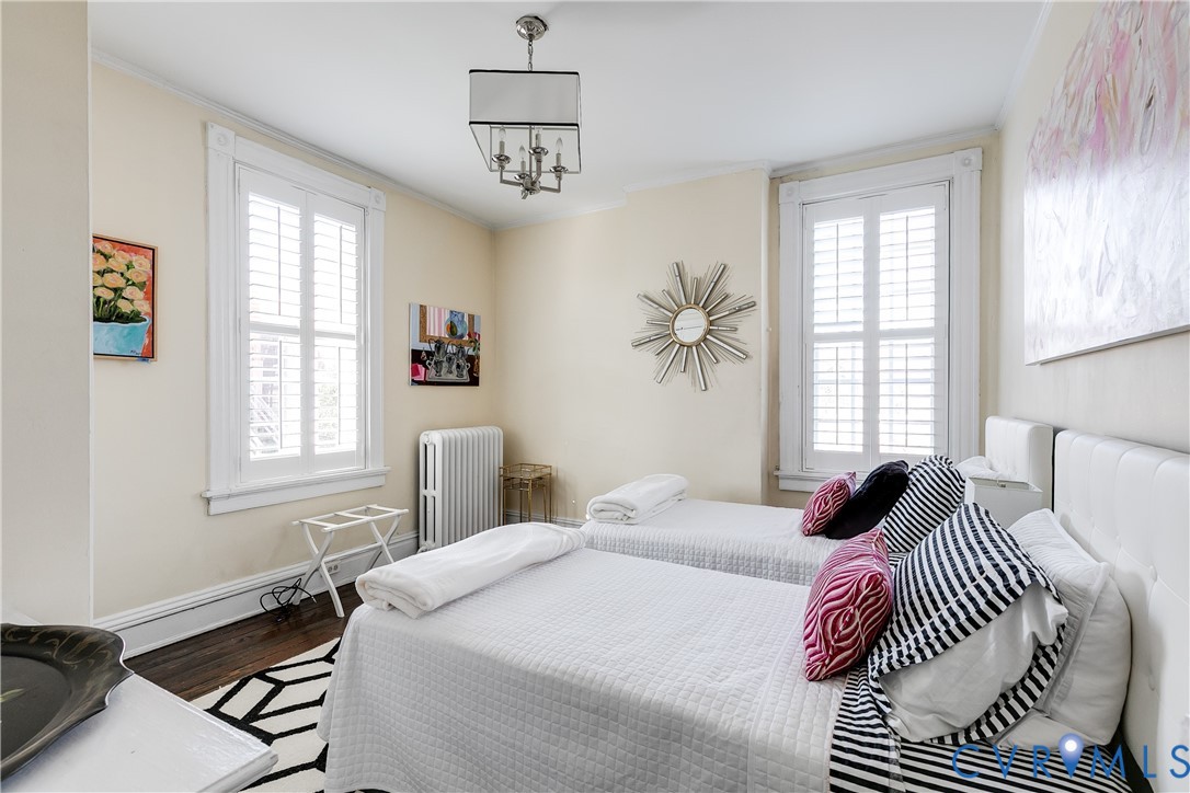 200 Strawberry Street Richmond, VA 23220 - Photo 25 of 36 Plantation shutters,heart pine floors