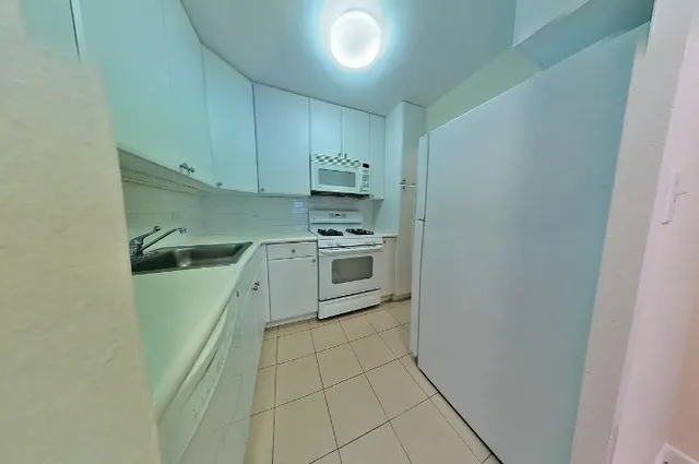 $2,878 | 350 West 51st Street, Unit 2J | Hell's Kitchen