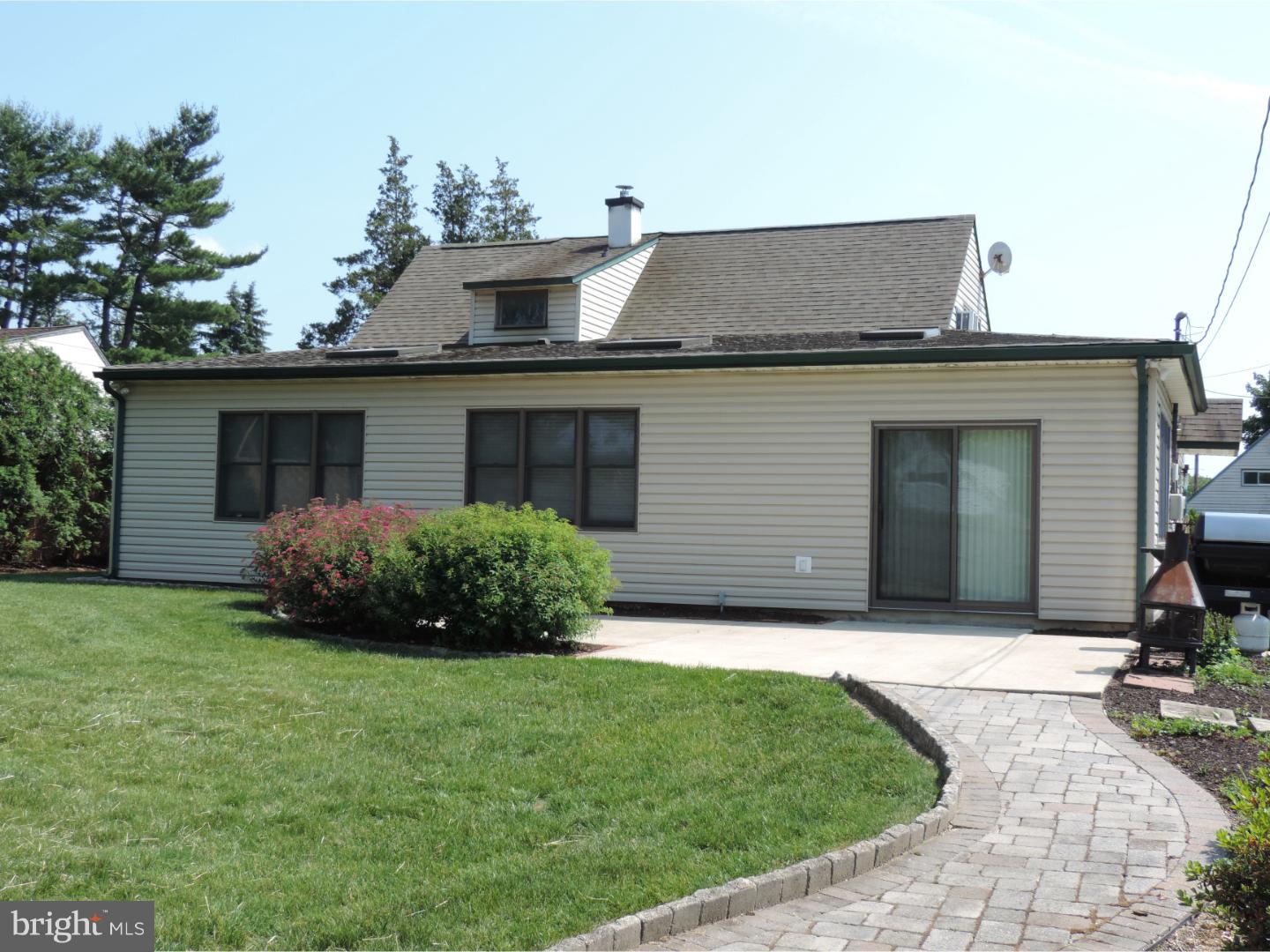 40 Jump Hill Road Levittown, PA 19056 - Photo 23 of 25 Exterior Back