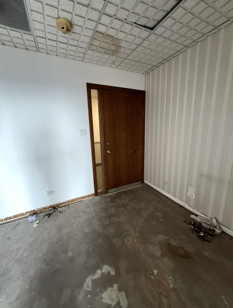 7234 West North Avenue, Unit 1902 Elmwood Park, IL 60707 - Photo 11 of 16 a view of an empty room