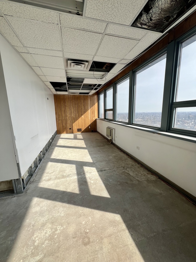 7234 West North Avenue, Unit 1902 Elmwood Park, IL 60707 - Photo 7 of 16 a view of an empty room with a window