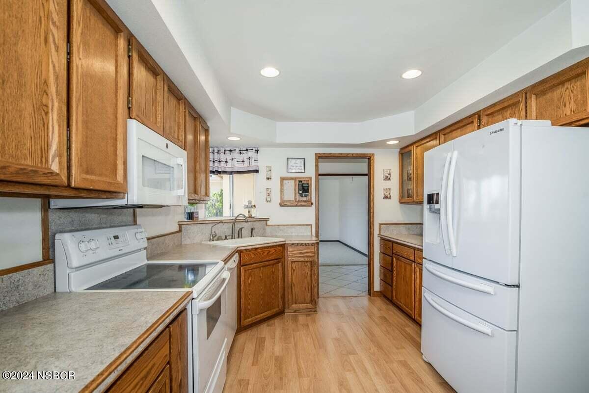 157 Gemini Avenue Lompoc, CA 93436 - Photo 12 of 18 Kitchen
