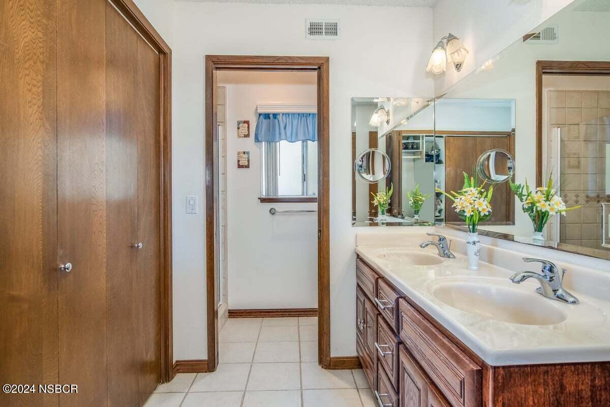 157 Gemini Avenue Lompoc, CA 93436 - Photo 14 of 18 Primary Bathroom