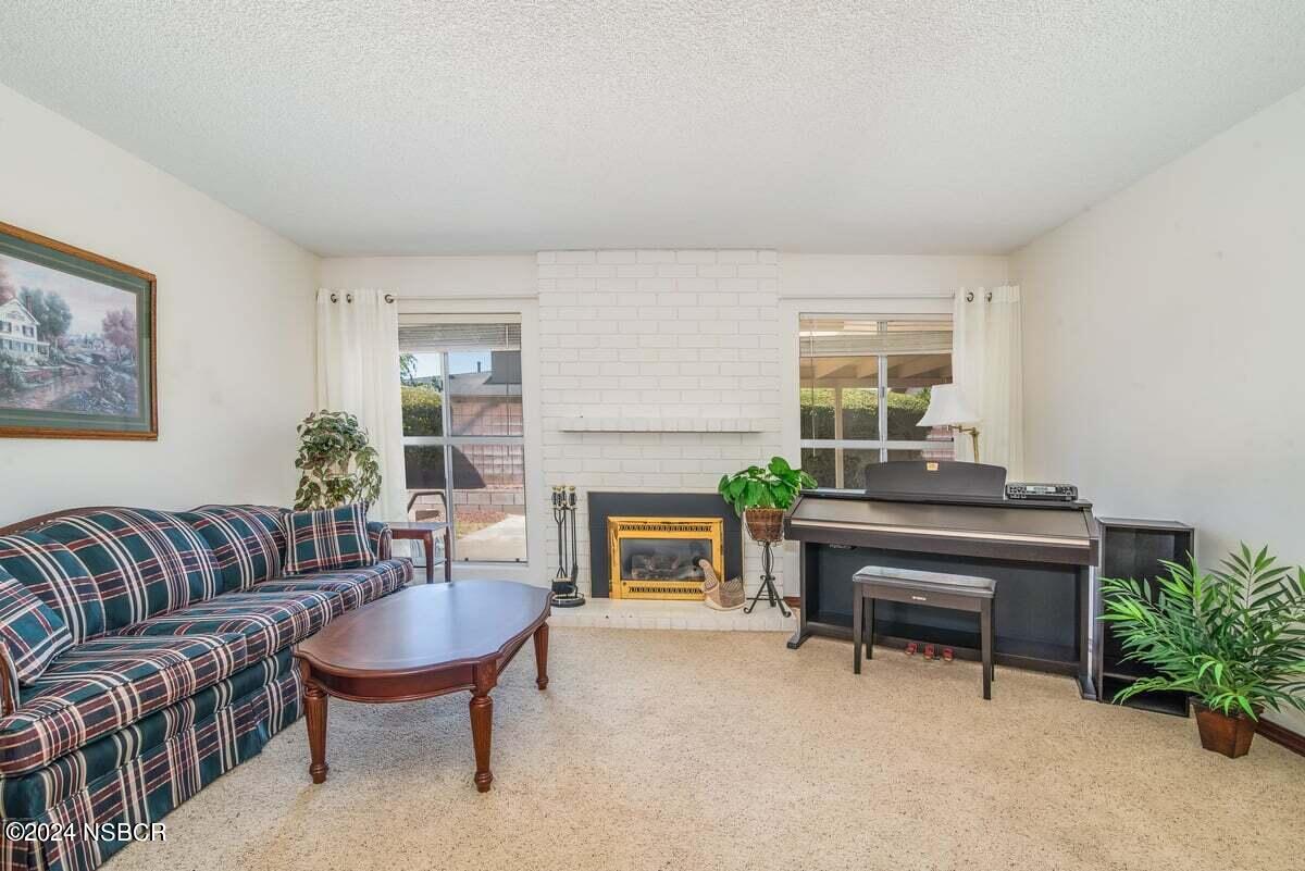 157 Gemini Avenue Lompoc, CA 93436 - Photo 6 of 18 Living room