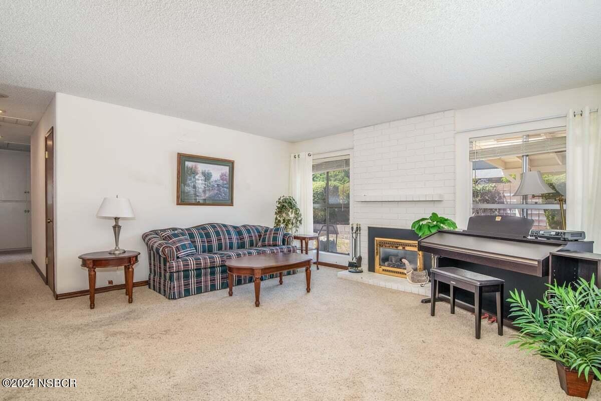 157 Gemini Avenue Lompoc, CA 93436 - Photo 7 of 18 Living room