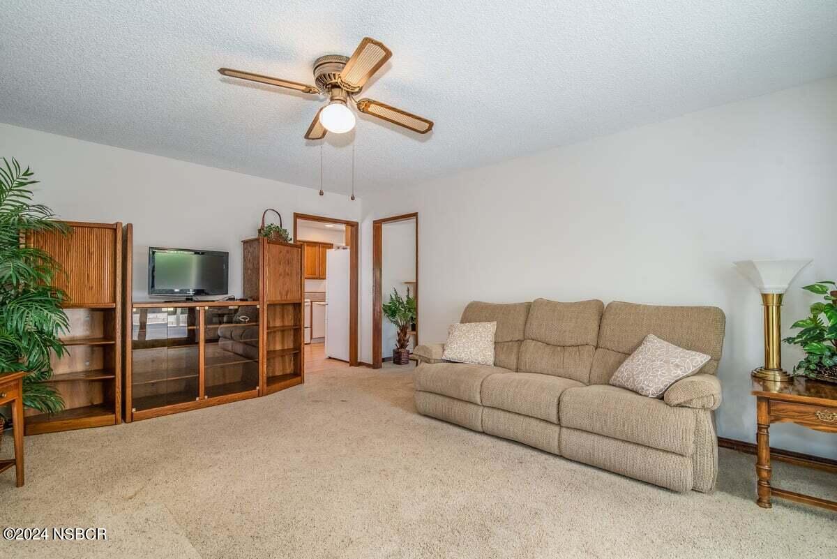157 Gemini Avenue Lompoc, CA 93436 - Photo 9 of 18 Family room