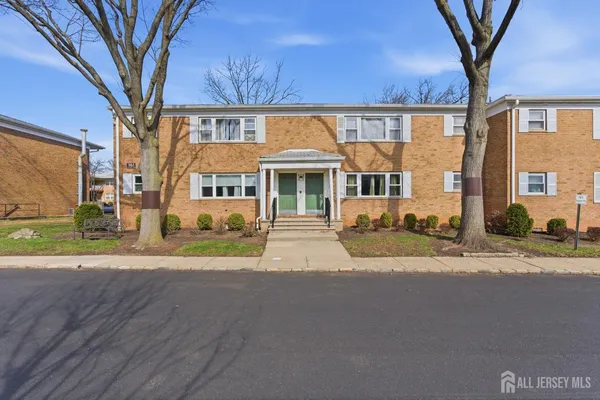 $2,100 | 161 Evergreen Road, Unit 2A, Edison, NJ 08837