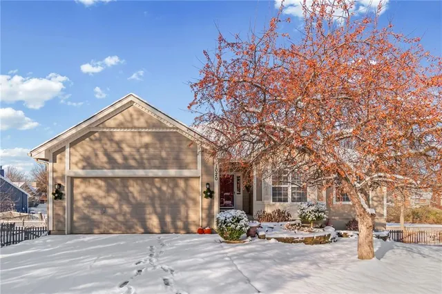 $360,000 | 1020 Northeast Woodbury Lane, Lee's Summit, MO 64086