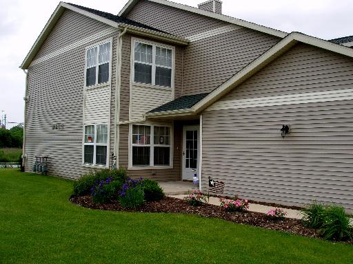 981 Kelly Lane, Unit 981 Sycamore, IL 60178 - Photo 1 of 1 a front view of a house with a garden