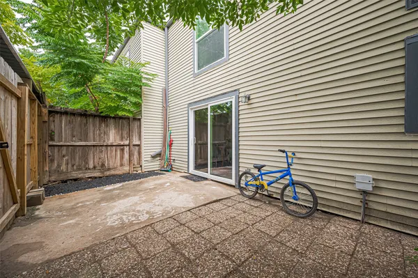 $199,900 | 10174 Beekman Pl Drive, Houston, TX 77043