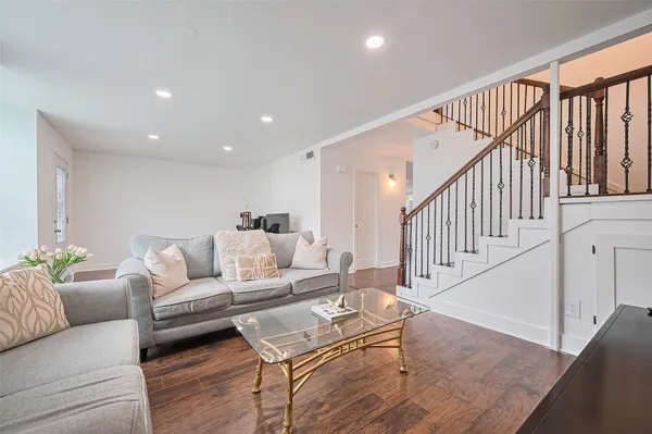 $199,900 | 10174 Beekman Pl Drive, Houston, TX 77043