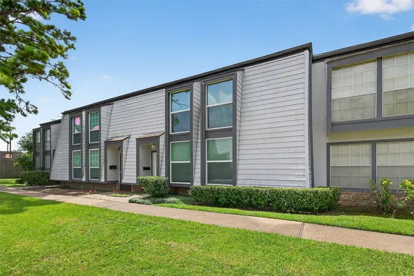 $199,900 | 10174 Beekman Pl Drive, Houston, TX 77043