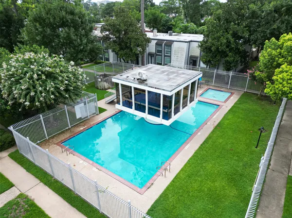 $199,900 | 10174 Beekman Pl Drive, Houston, TX 77043