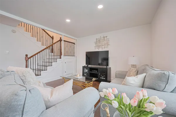 $199,900 | 10174 Beekman Pl Drive, Houston, TX 77043