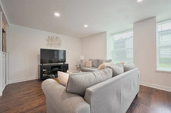 $199,900 | 10174 Beekman Pl Drive, Houston, TX 77043