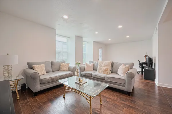 $199,900 | 10174 Beekman Pl Drive, Houston, TX 77043
