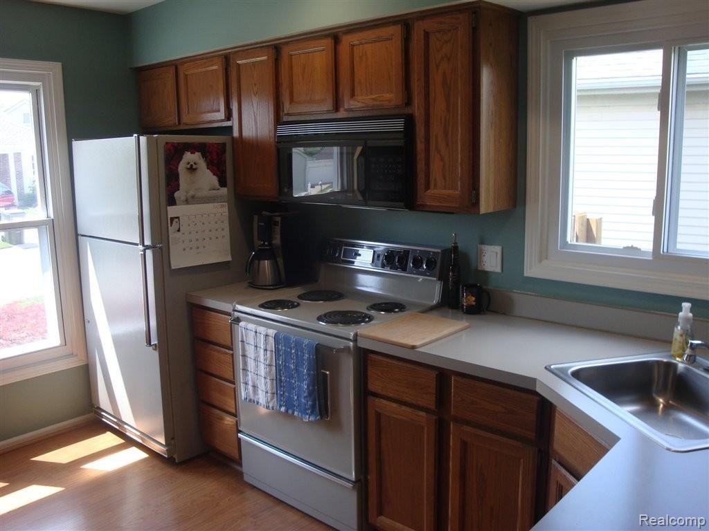 1616 Stonecrest Drive Rochester, MI 48307 - Photo 6 of 14 Updates Galore