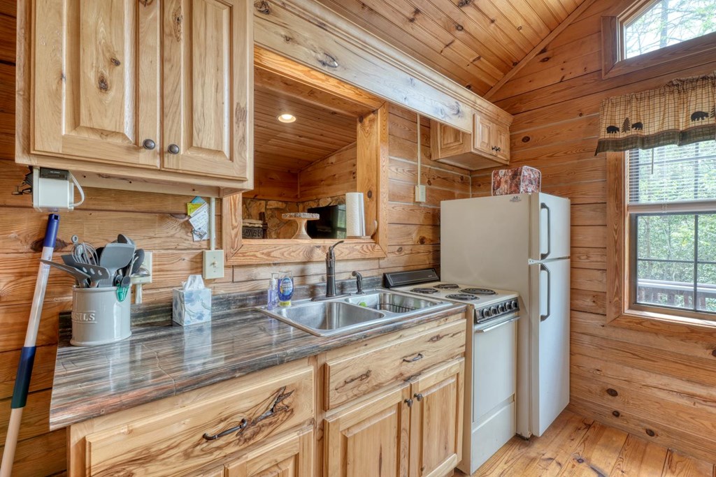 746 High Ridge Road Murphy, NC 28906 - Photo 21 of 44 a kitchen with stainless steel appliances granite countertop a refrigerator and a stove