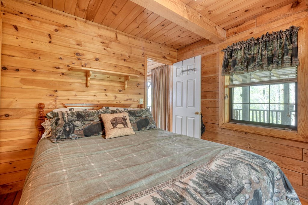746 High Ridge Road Murphy, NC 28906 - Photo 28 of 44 a bedroom with a large bed and a large window