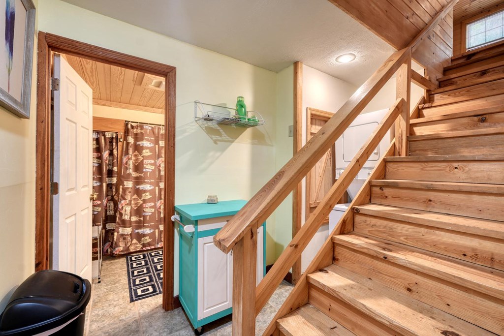746 High Ridge Road Murphy, NC 28906 - Photo 32 of 44 a view of entryway with wooden floor and windows
