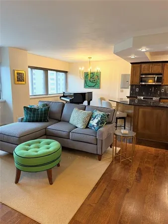 $235,000 | 803 West 48th Street, Unit 605, Kansas City, MO 64112