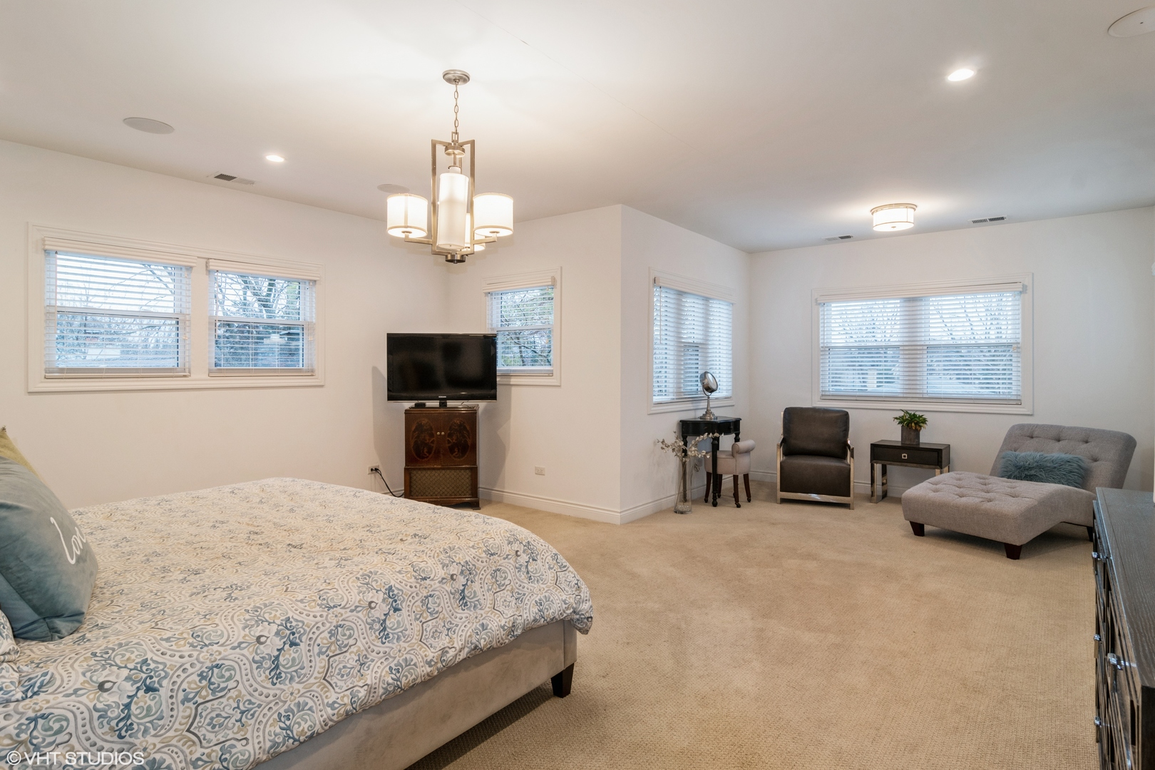 110 Lawton Road Riverside, IL 60546 - Photo 12 of 19