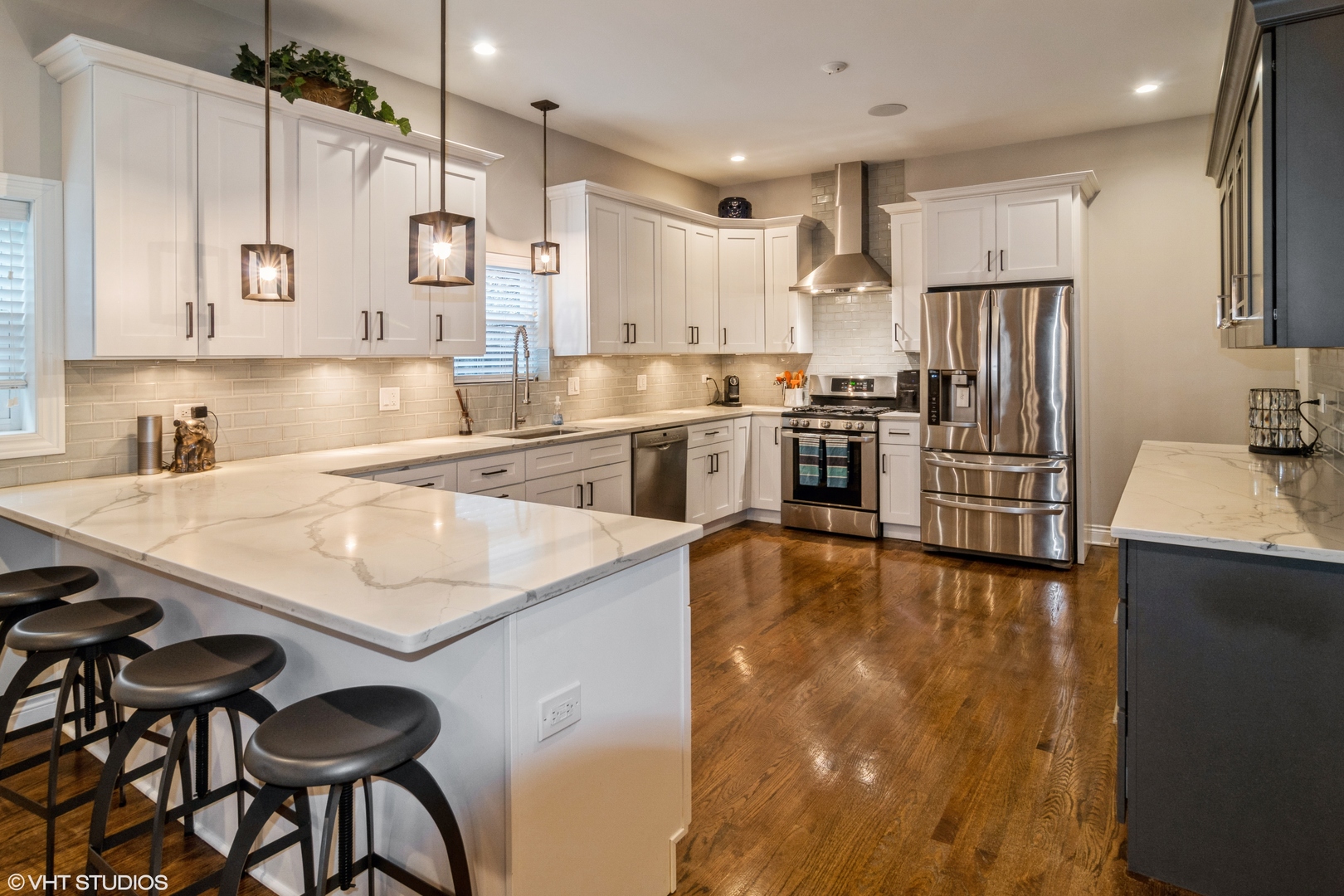 110 Lawton Road Riverside, IL 60546 - Photo 7 of 19