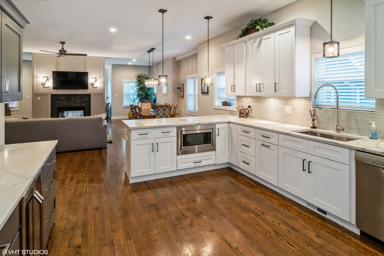 110 Lawton Road Riverside, IL 60546 - Photo 8 of 19