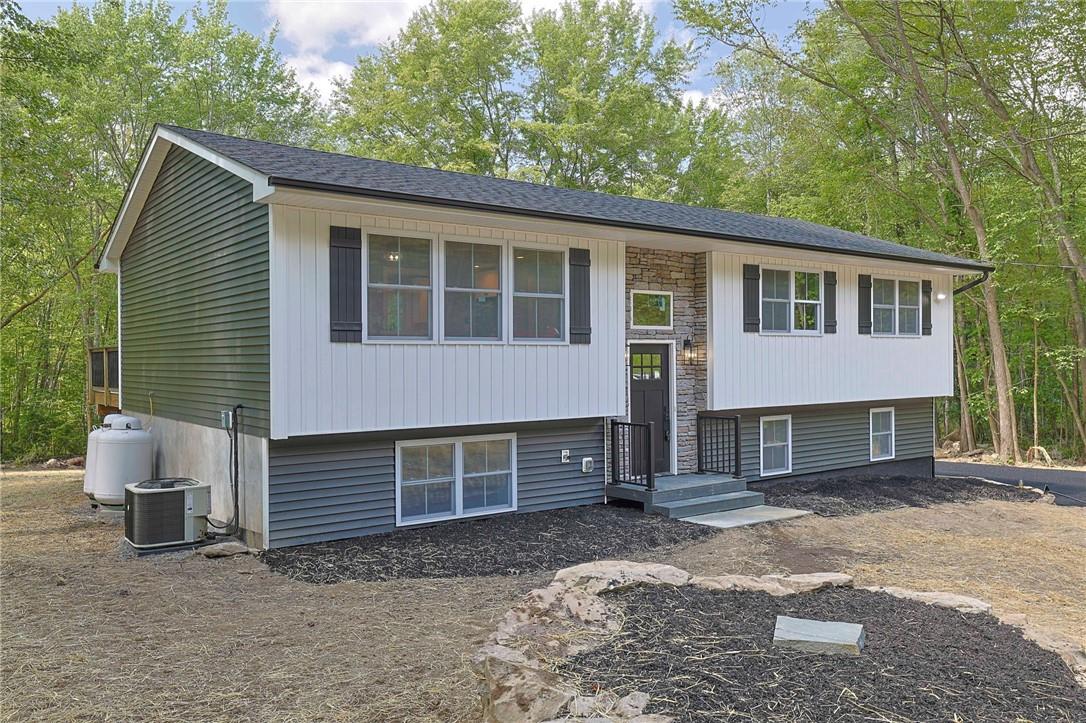 Split foyer home with cooling unit