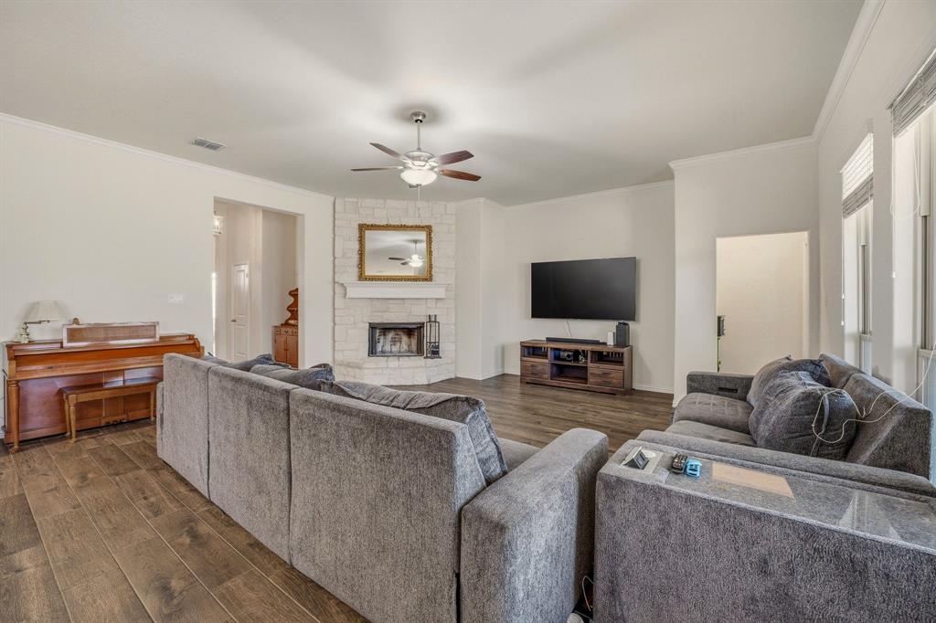 1062 Rio Grande Way Weatherford, TX 76087 - Photo 13 of 38