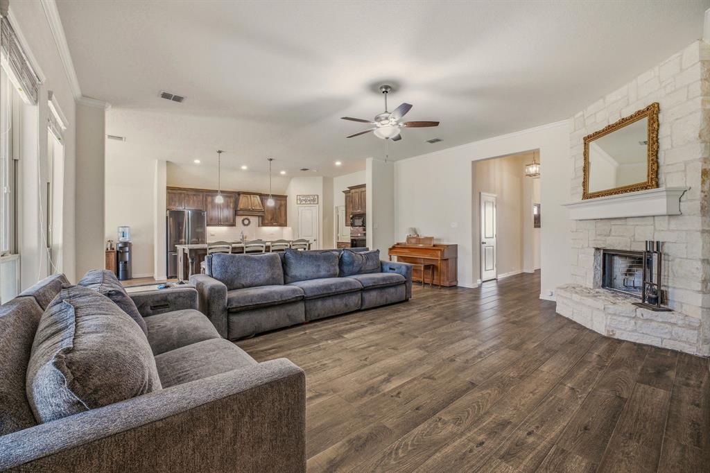 1062 Rio Grande Way Weatherford, TX 76087 - Photo 14 of 38