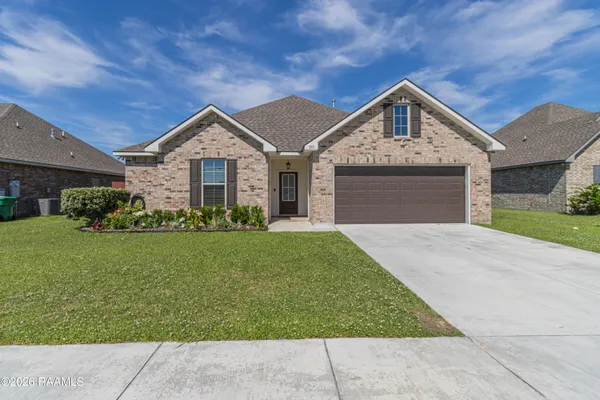 $2,000 | 303 Tall Meadows Lane, Lafayette, LA 70506