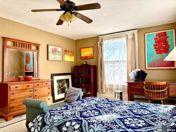 $178,900 | 1018 West College Avenue, Jacksonville, IL 62650