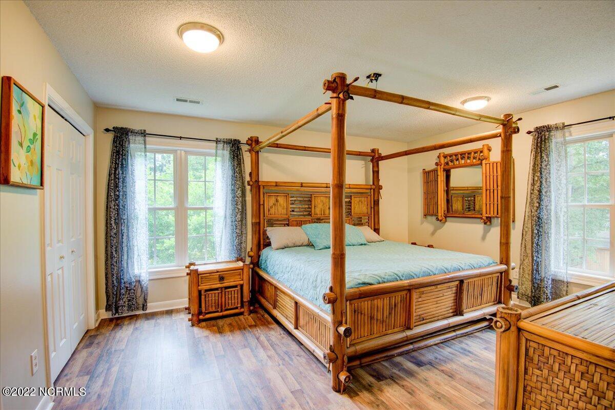 411 Chelsea Road New Bern, NC 28562 - Photo 20 of 54 Upstairs Master