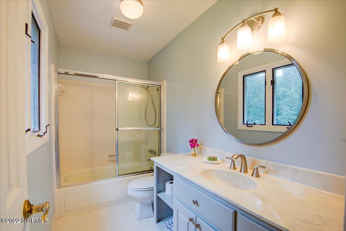 411 Chelsea Road New Bern, NC 28562 - Photo 22 of 54 Upstairs Master Bath