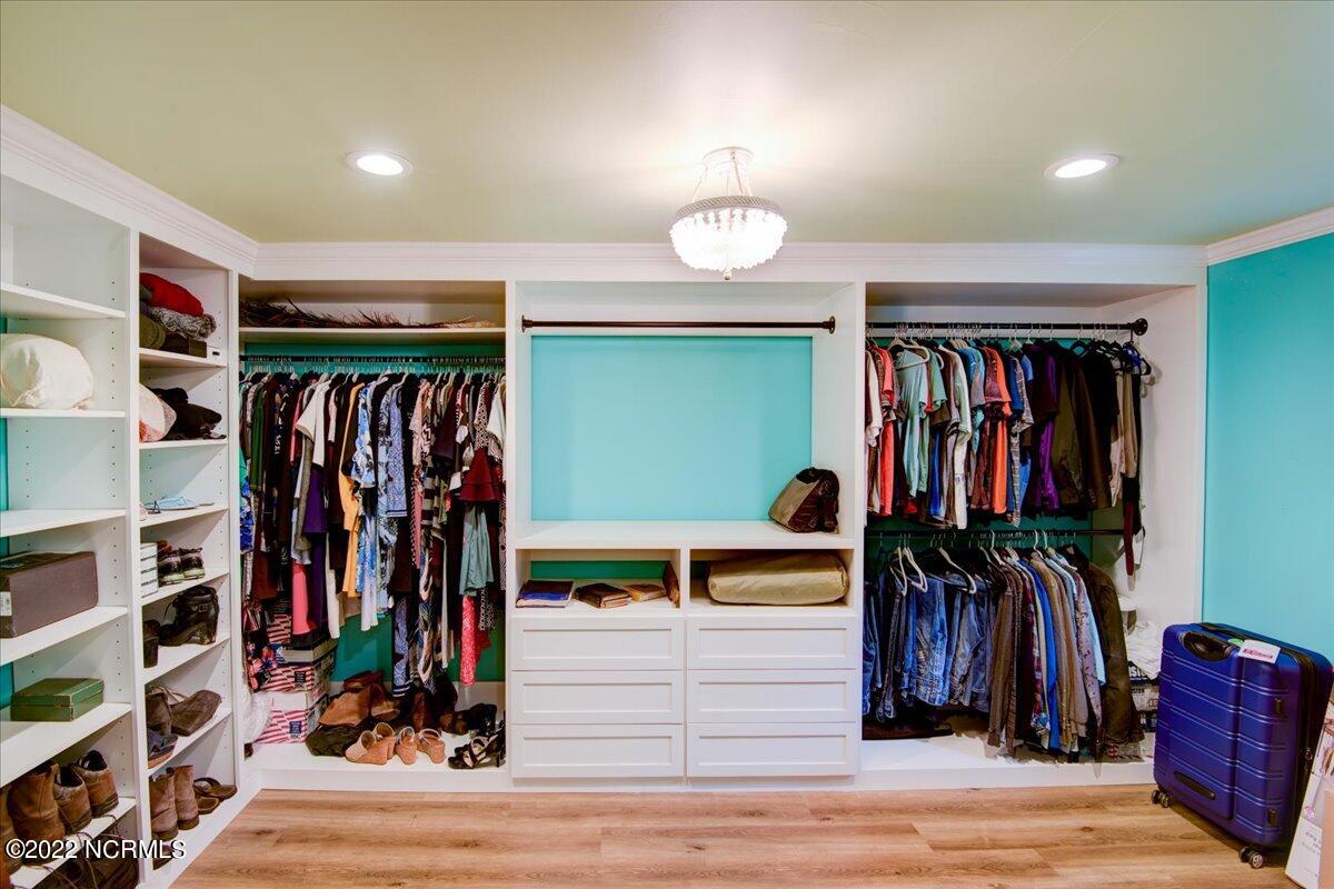 411 Chelsea Road New Bern, NC 28562 - Photo 30 of 54 Downstairs MAster Walkin Closet
