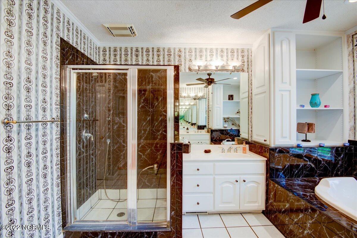 411 Chelsea Road New Bern, NC 28562 - Photo 35 of 54 35-Primary Bathroom