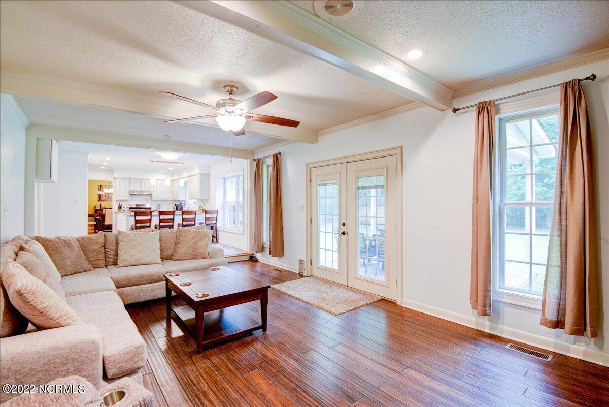 411 Chelsea Road New Bern, NC 28562 - Photo 39 of 54 Spacios Den off kitchen